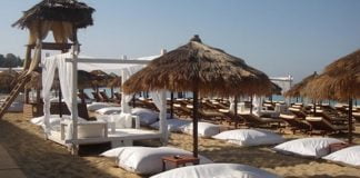 Οργανωμένες παραλίες: Ανοίγουν το Σάββατο με κανόνες - Τι ισχύει με ομπρέλες, ξαπλώστρες, ποτά και πρόστιμα