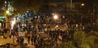 Κανένα μέτρο ασφάλειας: Τα ασφυκτικά γεμάτα υπαίθρια πάρτι είναι πιο επικίνδυνα και από τα σχολεία