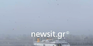 Καιρός – Πειραιάς: Το «Blue Star Horizon» χάνεται μέσα σε χιονοθύελλα στο λιμάνι (pics, video)