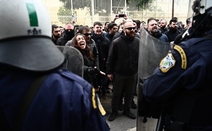 ΚΚΕ: Την ώρα που ο Μητσοτάκης παρίστανε τον εγγυητή των