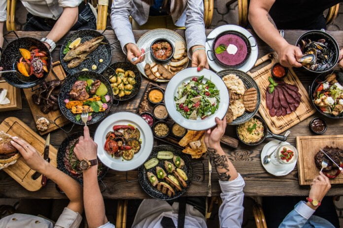 06_table_food.jpg
