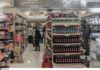Η ακρίβεια οδηγεί τους καταναλωτές σε β’ διαλογής και επικίνδυνα καθαριστικά: «Η κόρη μου έβγαλε εξανθήματα»