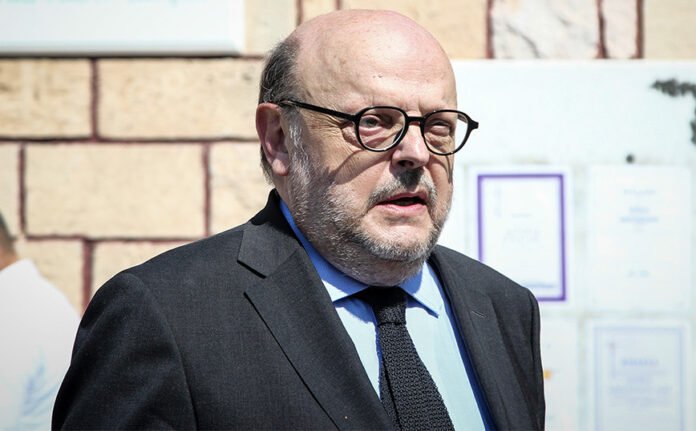 «Ο σημερινός πρόεδρος θα τους πάρει τα σώβρακα» έγραψε ο