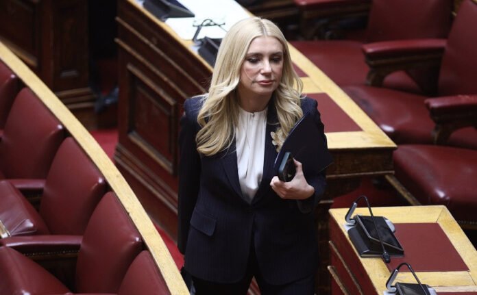 Αραμπατζή για γάμο ομόφυλων ζευγαριών: «Προς τι η βιασύνη να