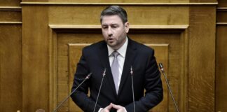 “Σκοτωμός” στο ΠΑΣΟΚ για τα μη κρατικά ΑΕΙ - Κωνσταντινόπουλος-Γιαννακοπούλου: "Δεν είμαστε υπάλληλοι"