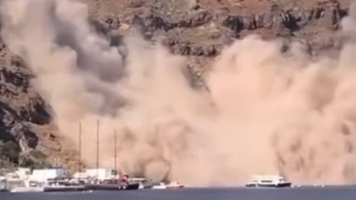 Πολιτική Προστασία: Σύσκεψη για τις κατολισθήσεις στη Σαντορίνη