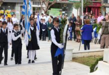 Η μαθητική κοινότητα και φορείς της πόλης του Αμαρουσίου απότισαν το δικό τους φόρο τιμής στους ήρωες του “Έπους του ’40” που θυσιάστηκαν για την ελευθερία