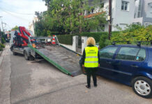 Περισυλλογή εγκαταλελειμμένων αυτοκινήτων από τους δρόμους των Βριλησσίων