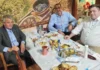 Ο Γρηγόρης Δημητριάδης με καλή παρέα στα Καμίνια Ο Γρηγόρης Δημητριάδης με καλή παρέα στα Καμίνια