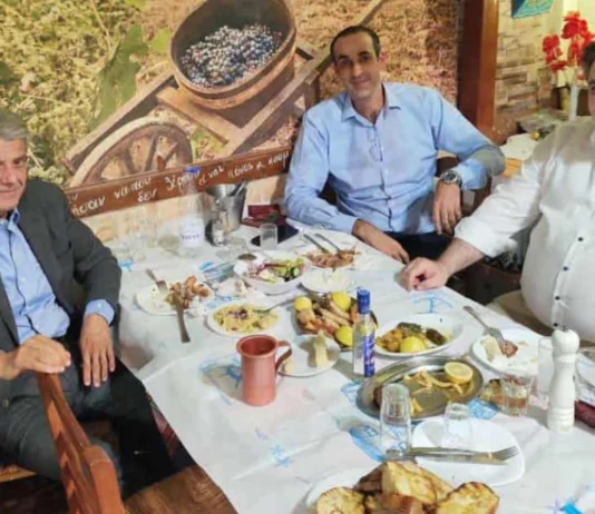 Ο Γρηγόρης Δημητριάδης με καλή παρέα στα Καμίνια