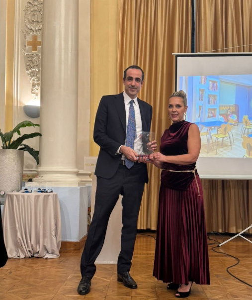 Βράβευση του Γρηγόρη Δημητριάδη από τον σύλλογο «Η Πίστη» Βράβευση του Γρηγόρη Δημητριάδη από τον σύλλογο «Η Πίστη»