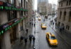 Wall Street: Άνοδος μετά από πιέσεις, κόντρα στις χαμηλές συναλλαγές