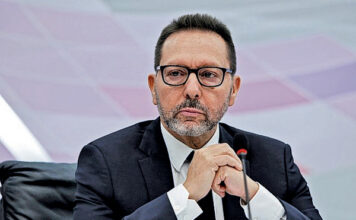 Στουρνάρας: Αστική φαντασία οι τριγωνικές συναλλαγές τραπεζών-servicers