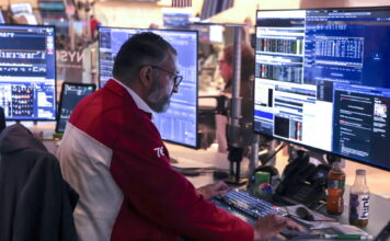 Wall Street: Νέο ρεκόρ S&P 500 & Nasdaq, ώθηση από Micron