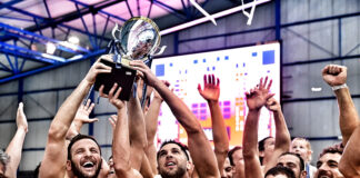 Ολυμπιακός: «Χρυσή» απονομή τροπαίου στο πόλο μετά από εμφατική νίκη επί του Παναθηναϊκού