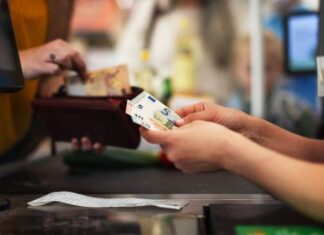 Πληθωρισμός: Στο 5,2% τον Μάιο – «Φωτιά» σε τρόφιμα, ενέργεια & υπηρεσίες