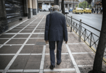 Συντάξεις: Απειλή από Στουρνάρα, Οικονομικά Puzzle του ΕΦΚΑ