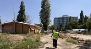 Προληπτικοί ψεκασμοί για τον ιό του Νείλου στον καταυλισμό Ρομά στην περιοχή του Νομισματοκοπείου