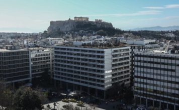 Μείωση Χρέους: Πώς το Κέρδος Φτάνει στην Τσέπη των Πολιτών – Η Ανάλυση του ΥΠΟΙΚ