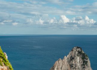 Ενδεικτική φωτογραφία ακτής της Ζακύνθου, όχι από Αγαθονήσι, Φούρνους ή Λειψούς.