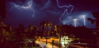 Καιρός: Καταιγίδες από την Κυριακή – Ποιες περιοχές δείχνει η πρόγνωση Μαρουσάκη Κεραυνοί πάνω από την Αθήνα – φωτογραφία αρχείου